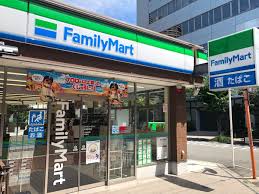 コンビニ　ファミリーマート 京橋駅西店（コンビニ）まで493m