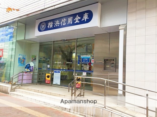 銀行　（株）横浜銀行／横浜市庁支店（銀行）まで590m