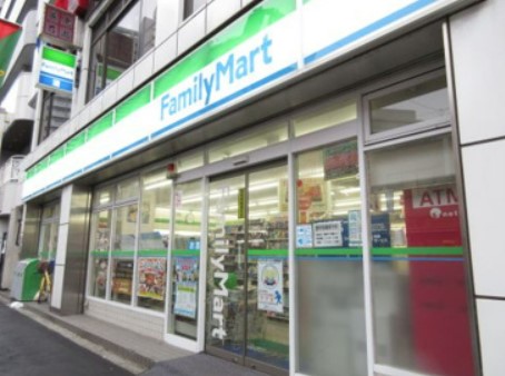 コンビニ　ファミリーマート 町屋二丁目店（コンビニ）まで525m