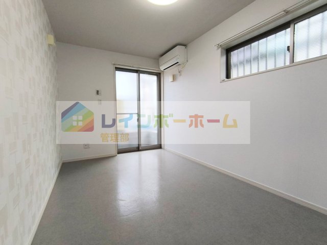 居室・リビング　居住中またはリフォーム中のため、別部屋参考画像となります。※
