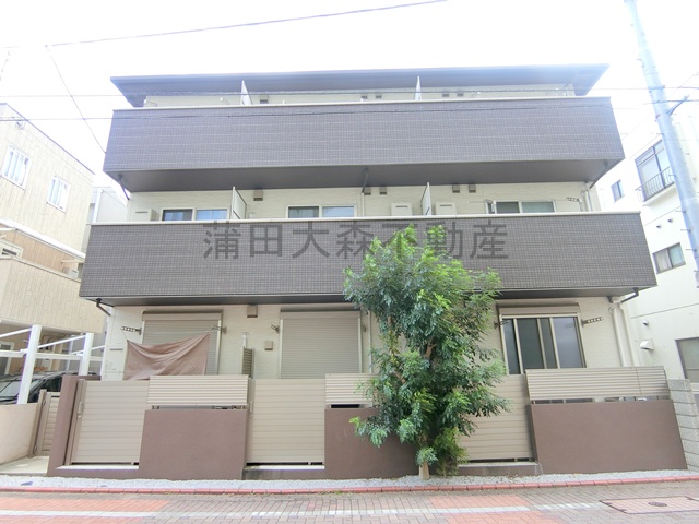 建物外観　2021年3月築　木造地上3階建て総戸数12戸の人気賃貸アパ