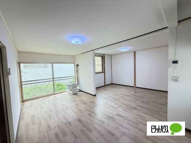 西3条南32丁目45貸家の居間写真