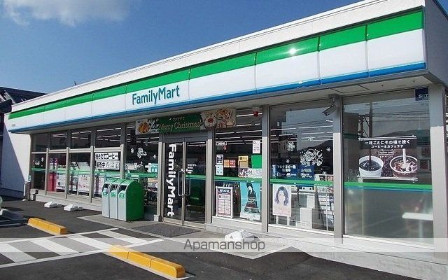 コンビニ　ファミリーマート　呉川尻店（コンビニ）まで1000m