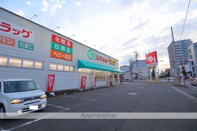 ドラックストア　スギ薬局鶴田店（ドラッグストア）まで426m