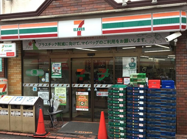 コンビニ　セブンイレブン 雪が谷大塚駅前店（コンビニ）まで166m