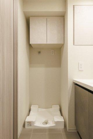 洗面設備　明るい洗面所です