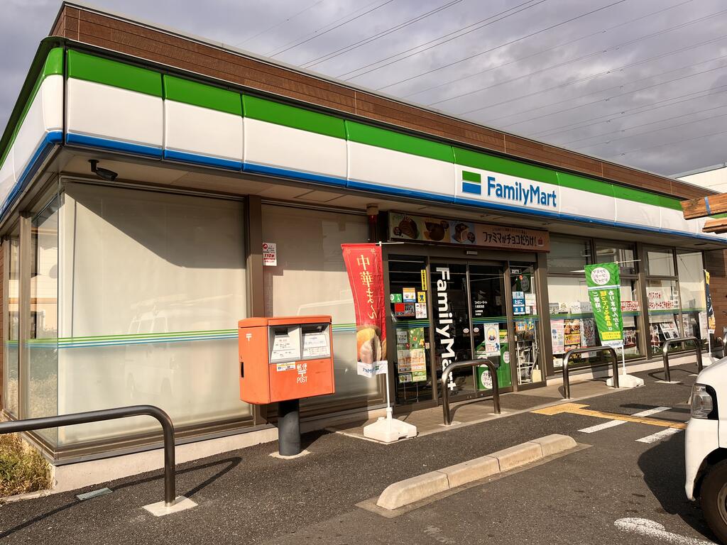 コンビニ　ファミリーマート八潮宮田店（コンビニ）まで407m