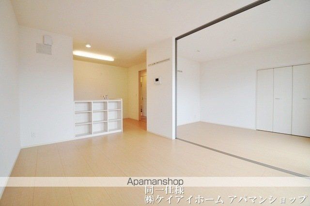 広島電鉄宮島線 楽々園駅 バス乗車時間：10分 最寄りバス停で下車 徒歩2分 2階建 築13年の居間写真