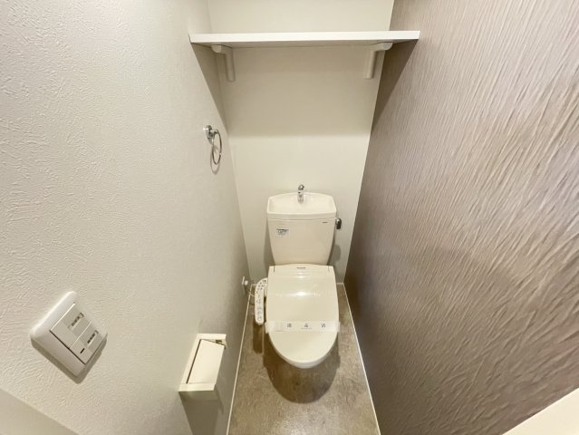 ＪＲ阪和線 長居駅 徒歩3分 2階建 築10年のトイレ写真