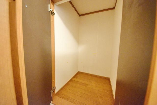 収納　★トイレの横にも収納スペースがあります★