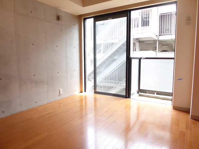 居室・リビング　南東向きの洋室です