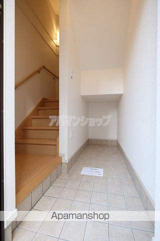 ＪＲ八高線 毛呂駅 徒歩10分 3階建 築16年の玄関写真