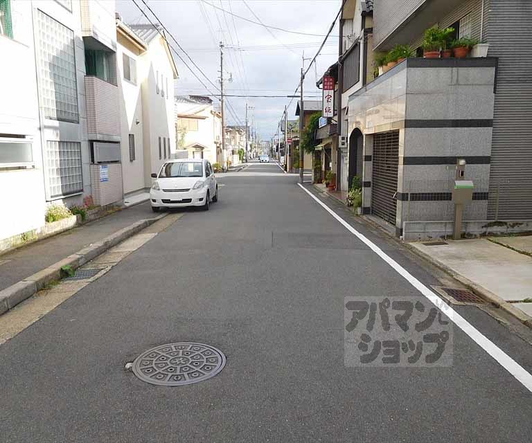 その他　前面道路です。