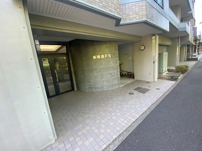 ブルーライン 新横浜駅 徒歩10分 10階建 築29年の外観写真