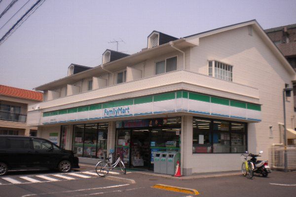 コンビニ　ファミリーマート浦安堀江三丁目店（コンビニ）まで531m