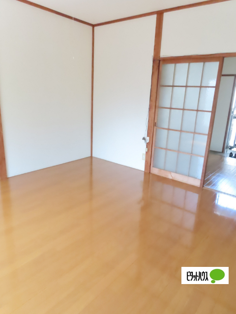 鈴木荘の居間写真