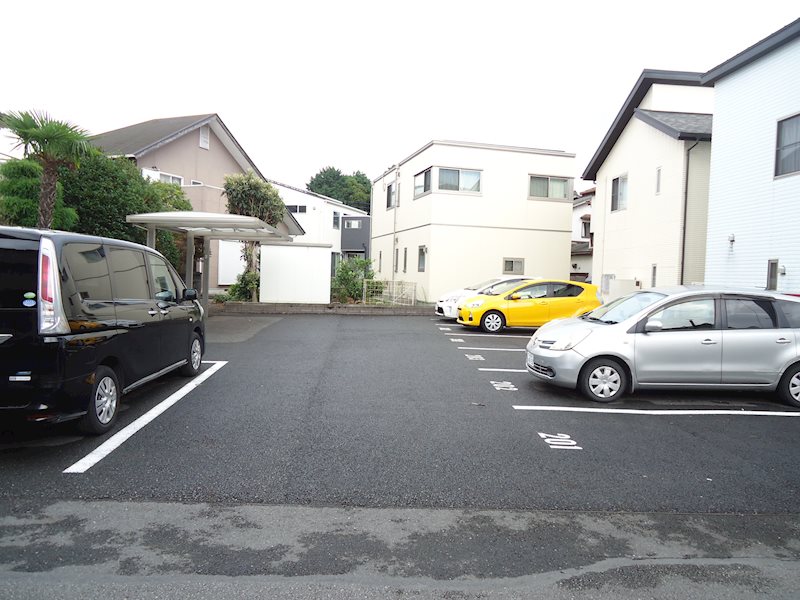 【富士市久沢のマンションの駐車場】