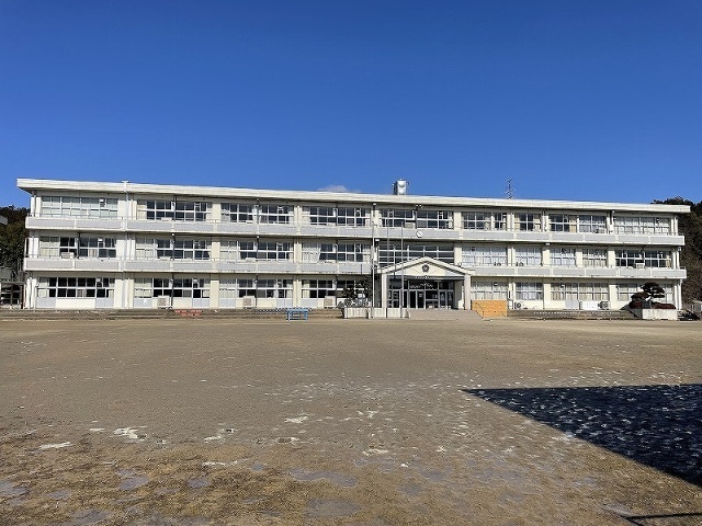 小学校　美濃市立藍見小学校（小学校）まで1113m