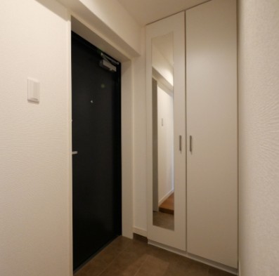 玄関　別部屋参考写真となります。
