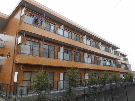 昭島市大神町のアパートの建物外観