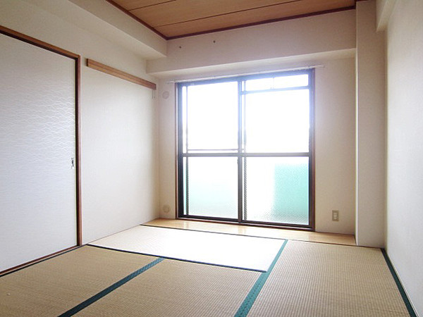 居室・リビング　きれいな和室です