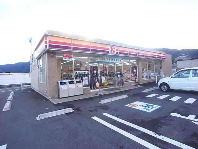 【養老郡養老町飯田のアパートのコンビニ】