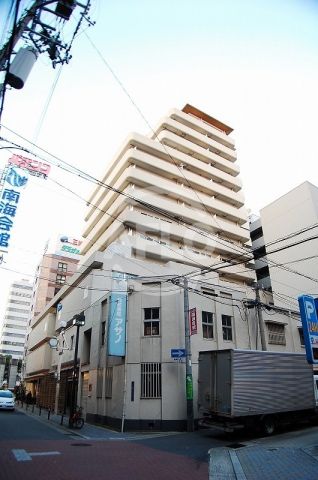 大阪市中央区西心斎橋のマンションの建物外観