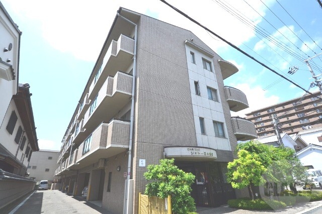大阪市東淀川区上新庄のマンションの建物外観