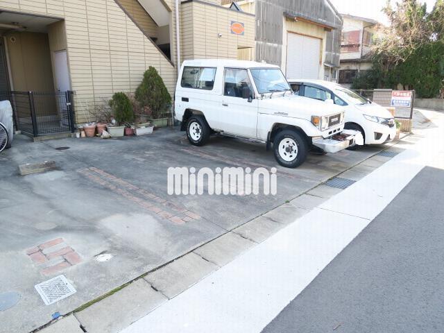 【スカイブルーＫの駐車場】