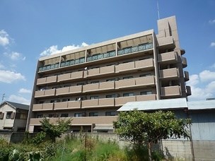八尾市竹渕のマンションの建物外観
