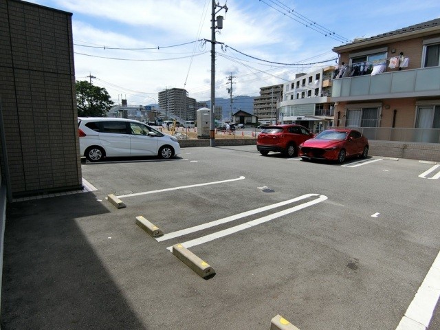 【広島市西区井口のアパートの駐車場】