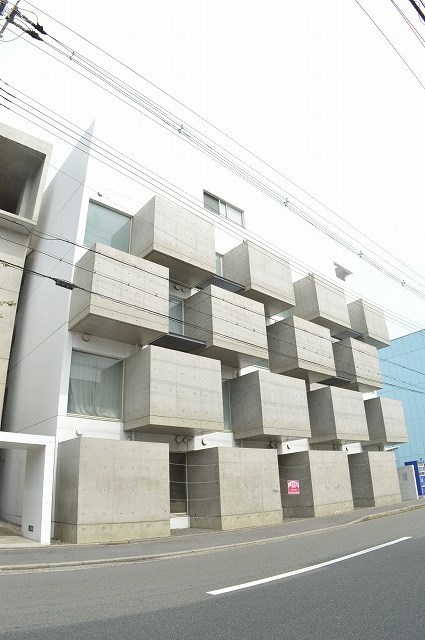 京都市下京区西七条赤社町のマンションの建物外観