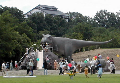 【甲斐市下今井のアパートの公園】