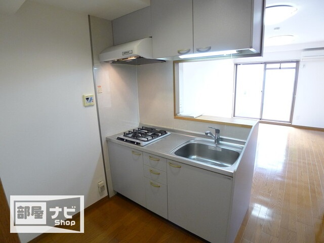 【リッヂタワーIIの建物外観】