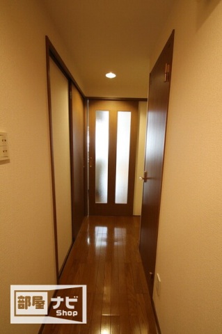 【リッヂタワーIIの玄関】