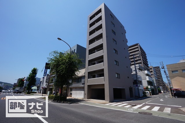 【リッヂタワーIIの建物外観】