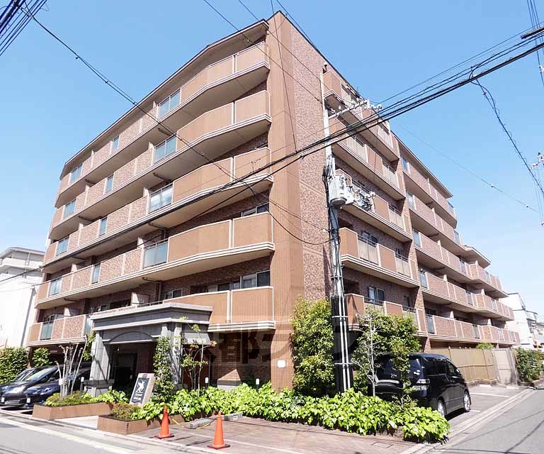 京都市伏見区深草西伊達町のマンションの建物外観