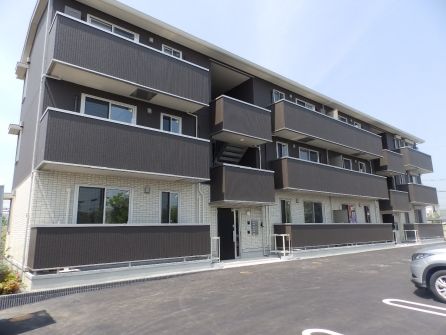 【尾道市高須町のアパートの建物外観】