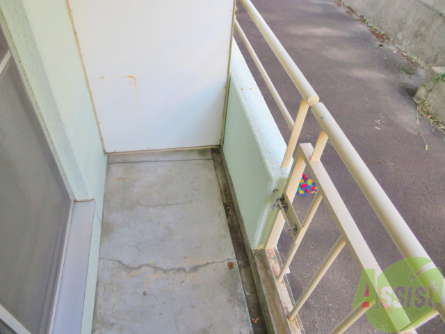 バルコニー　バルコニーは洗濯物を干すスペースがあります。