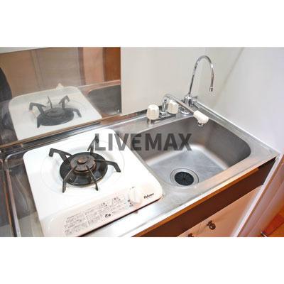 キッチン　家具家電一式付き！仲介手数料は半月分です！