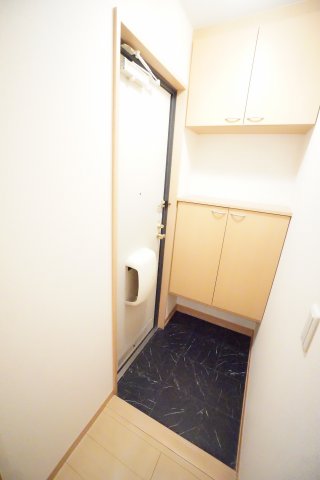 玄関　※同物件・同タイプの写真です。