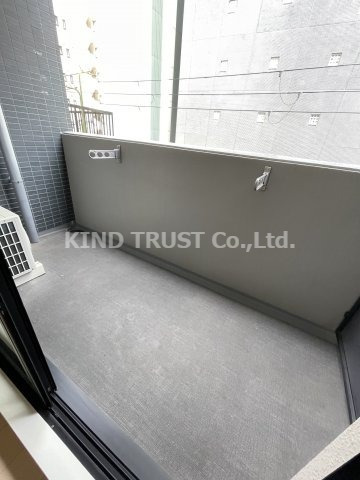 バルコニー　バルコニーからの眺めを楽しみながら食事をしませんか