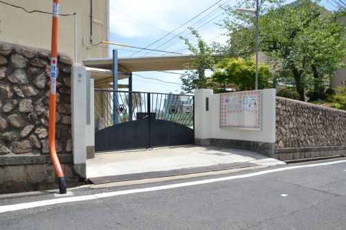 中学校　神戸市立中学校 住吉中学校（中学校）まで267m