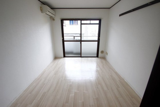 居室・リビング　※別号室の写真です