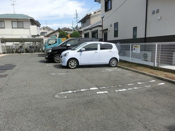 駐車場　敷地内駐車場！
