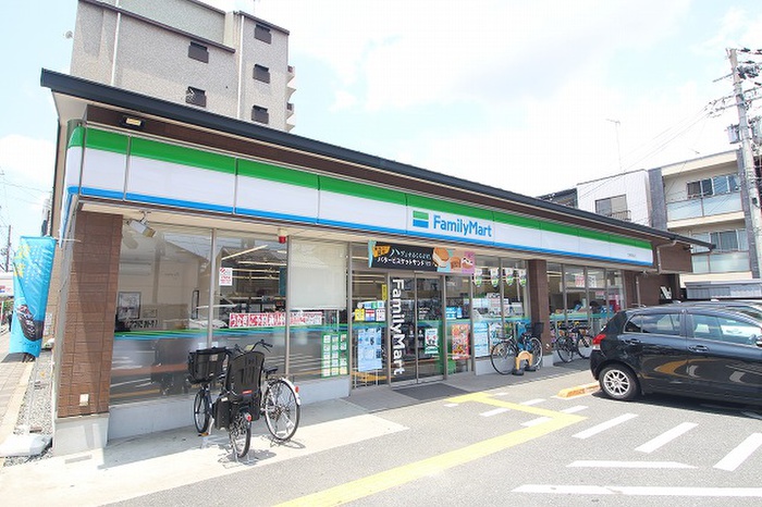 コンビニ　ファミリ＾マート七条壬生店（コンビニ）まで390m