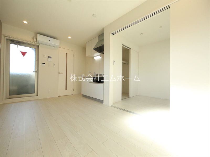 居室・リビング　ＬＤＫ8.6帖　システムキッチン　エアコン完備