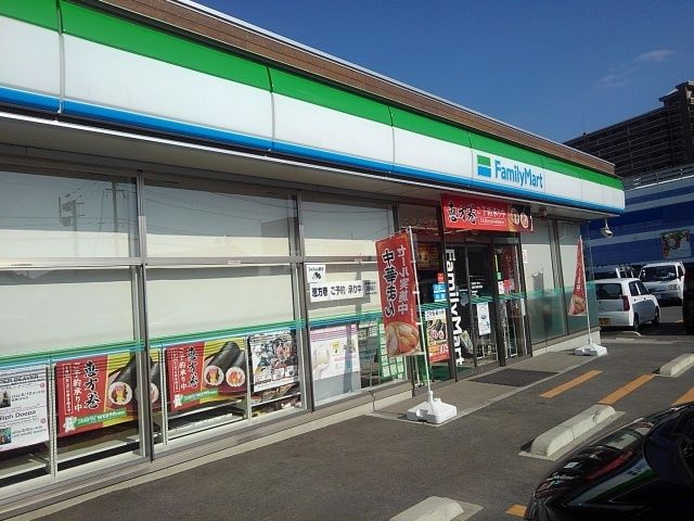 コンビニ　ファミリーマート津福本町店（コンビニ）まで410m