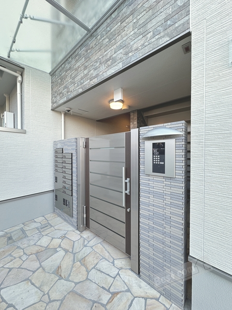 エントランス　オートロック付きで部外者シャットアウト♪