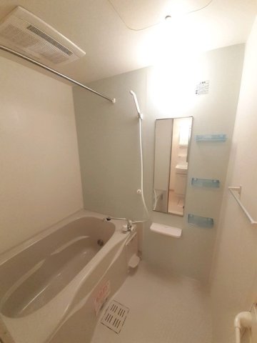 バス・シャワールーム　落ち着いた空間のお風呂です